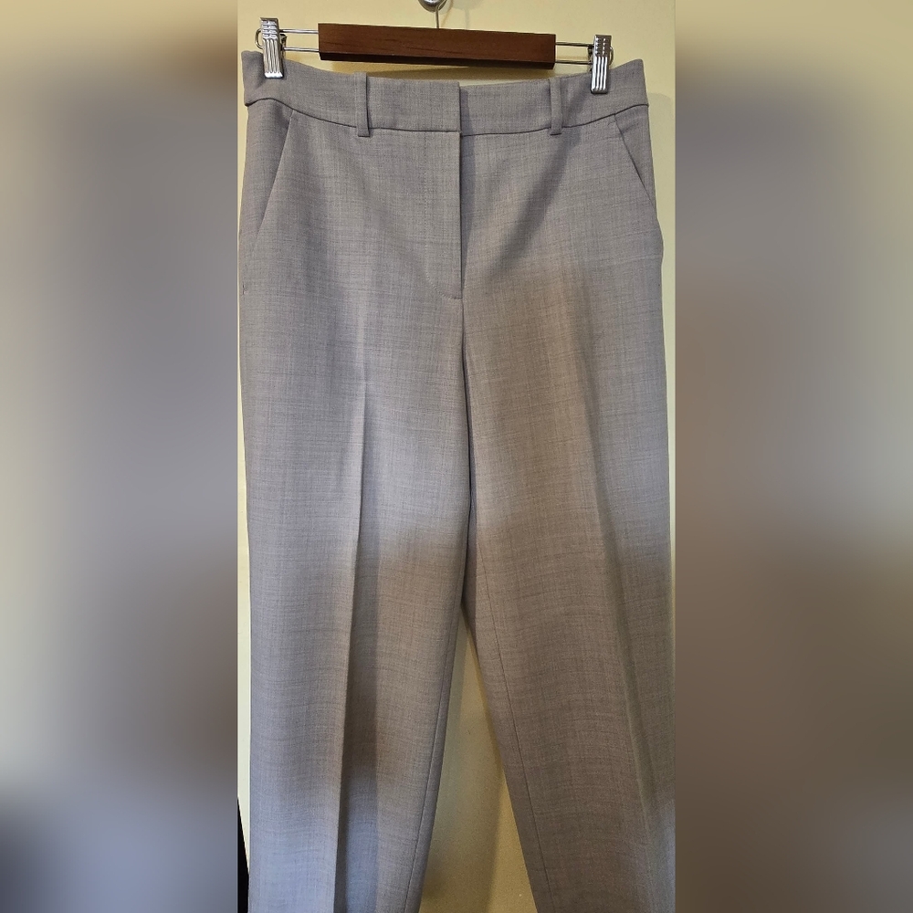 Club Monaco Light Grey Cropped Trouser pants. Size 6